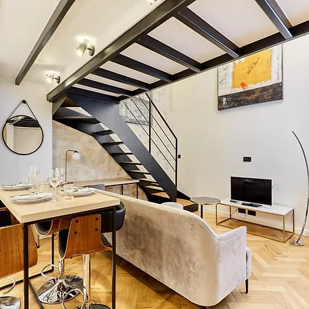 Charming Duplex Loft - Center