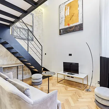 Charming Duplex Loft - Center Apartment *